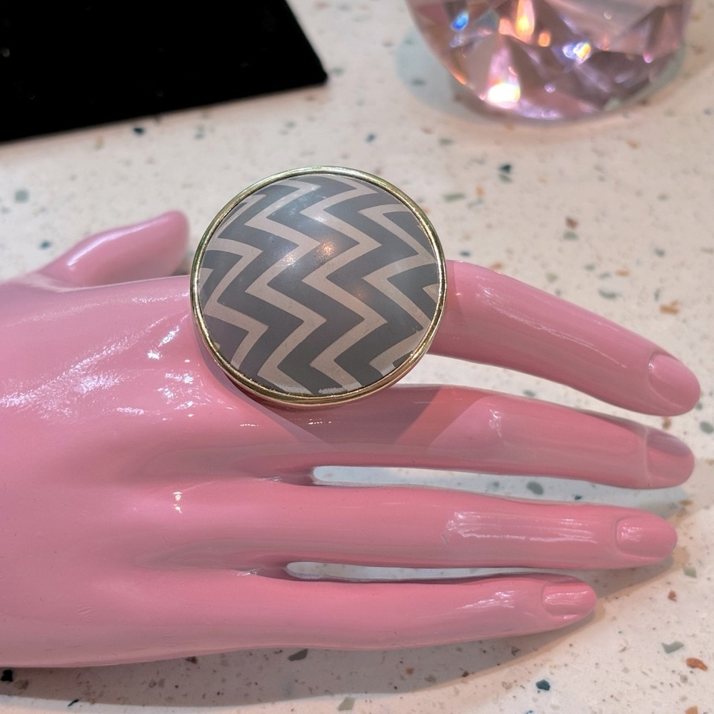 Round Circle Chevron Pattern‎ Statement Ring - Picture 3 of 5